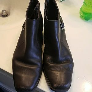 Ladies size 7 brown ankle boot